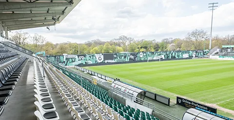 OMKMS Ansicht von der Tribüne im Preußenstadion Münster aus auf den Rasenplatz