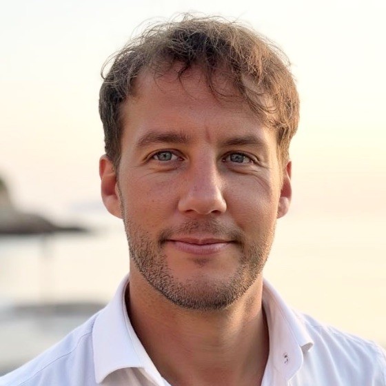 Timo Krueger, Frosch Reisen